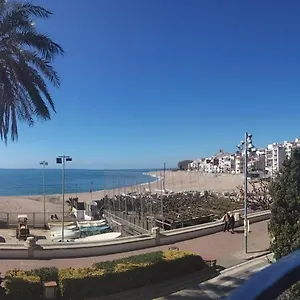 Apartamento Beachfront With Sea Views & Private Parking, Sant Pol de Mar